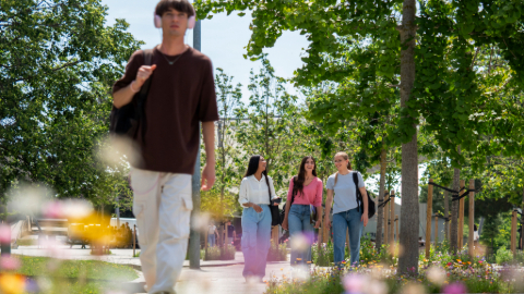 Estudiants al campus UAB 