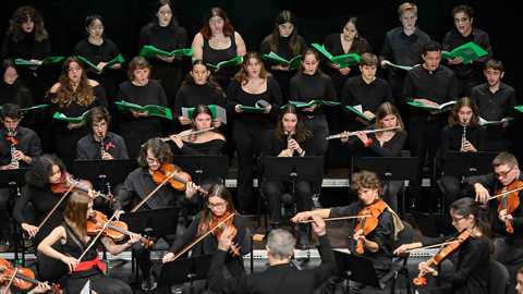 Orquestra i Cor de la UAB en una actuació.