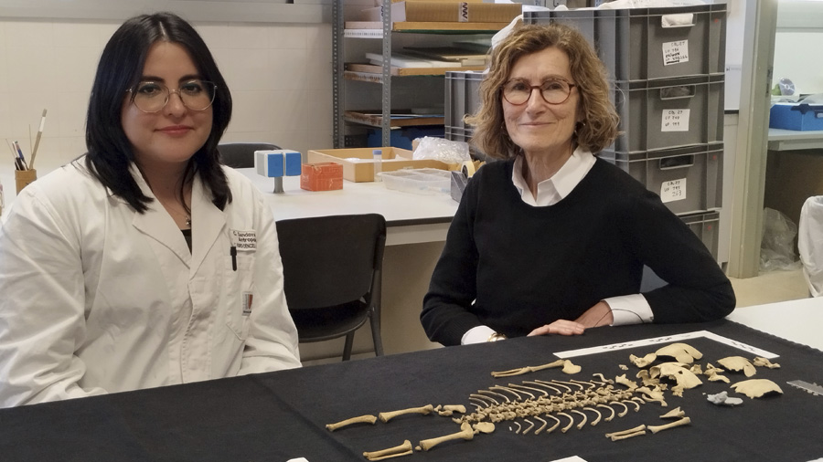 Carolina Sandoval i Assumpció Malgosa, investigadores UAB