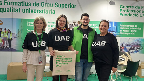 Estudiants de suport a les activitats de promoció del centre