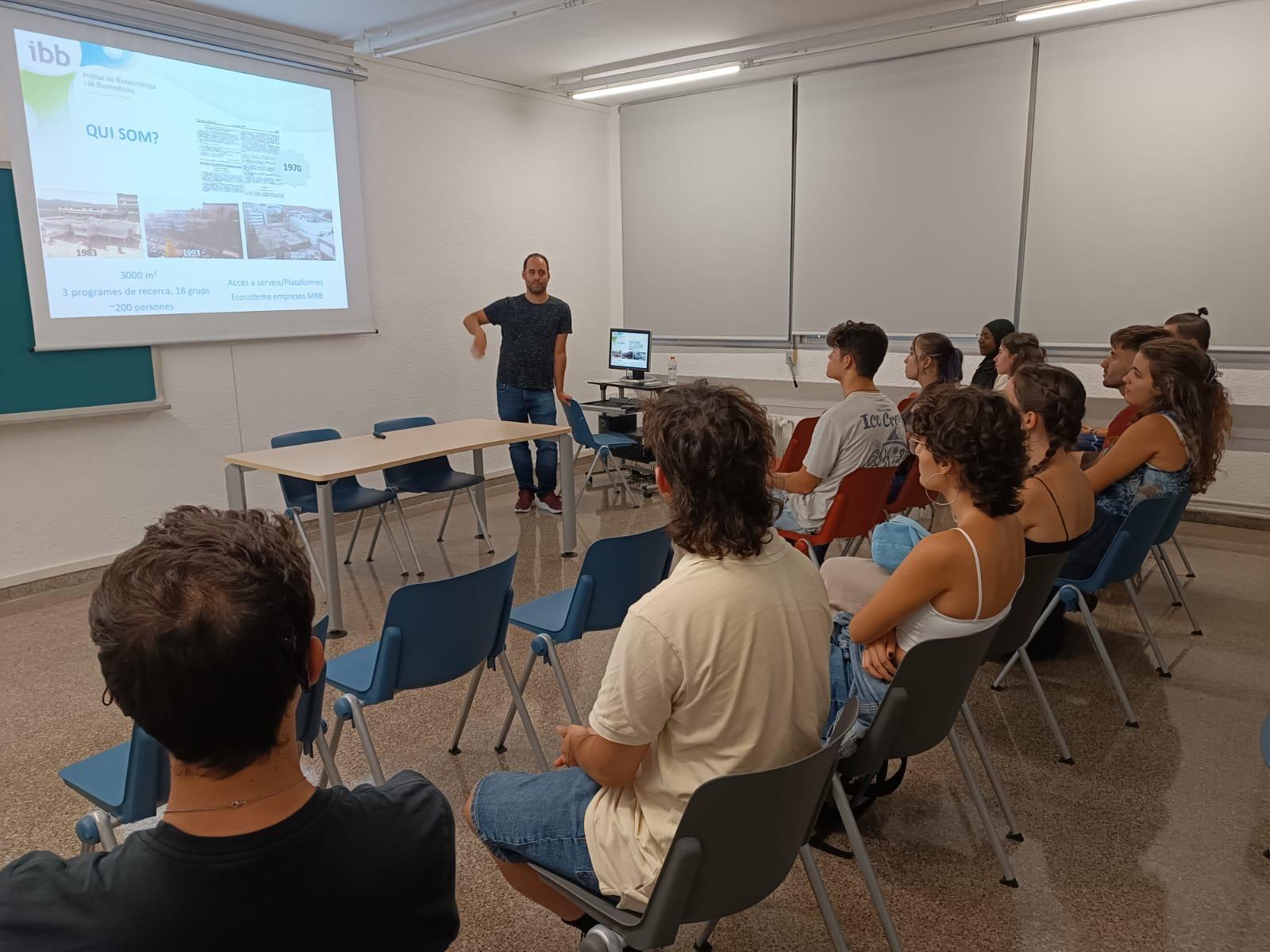 Foto de grup de visita a l'IBB