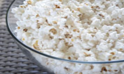 Popcorn in a bowl image